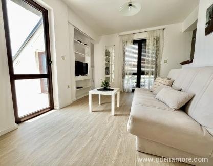 APARTMANI STANIŠIĆ, Beli apartman, privatni smeštaj u mestu Herceg Novi, Crna Gora - B1